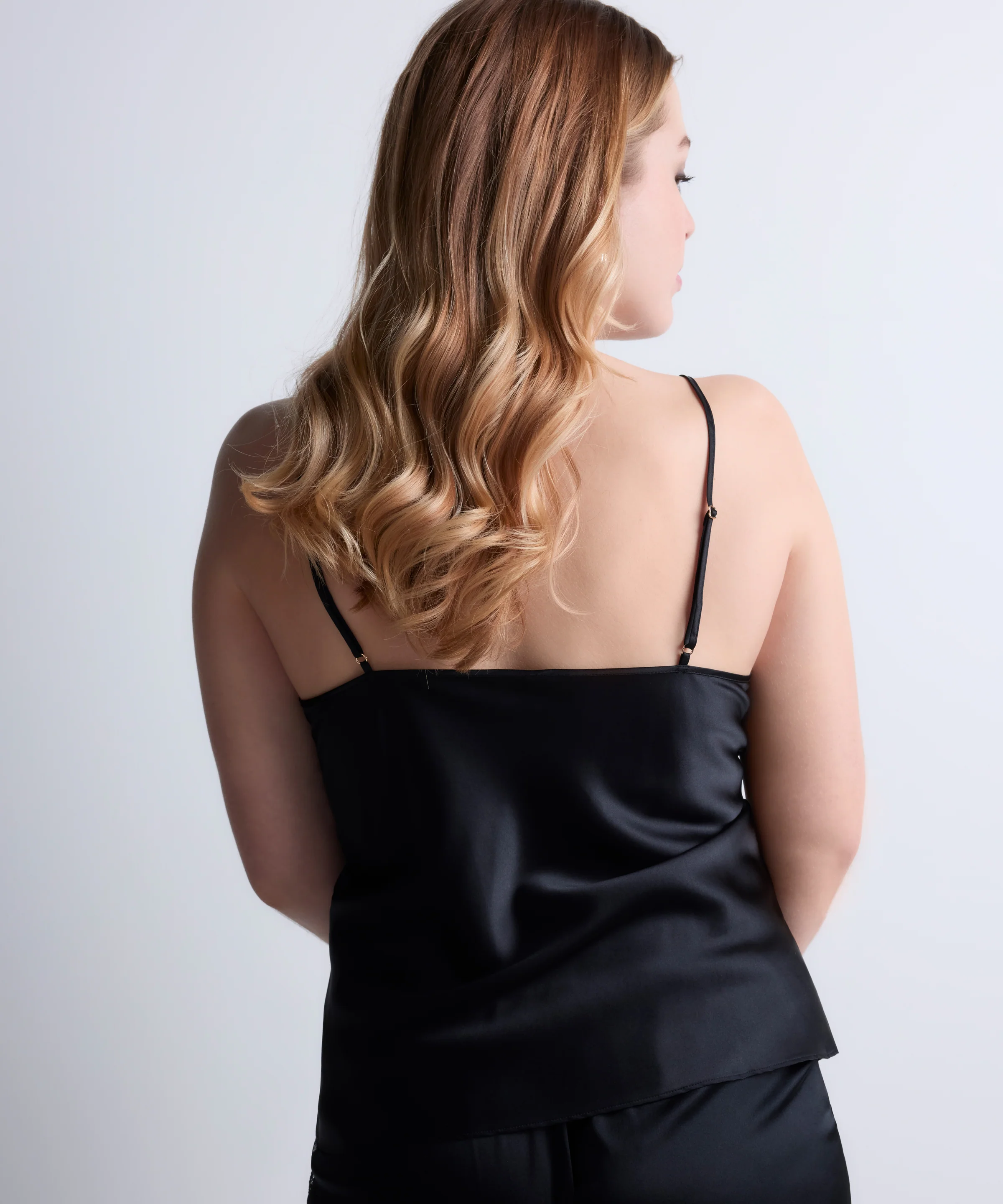 Midnight Whisper Top à fines bretelles Noir - Image 6